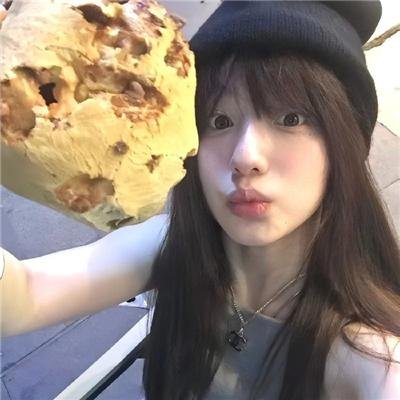 云雾笼罩的山峰